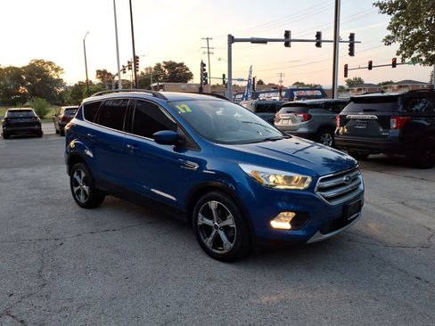 Used 2017 Ford Escape SE w/ Equipment Group 201A FWD image 1