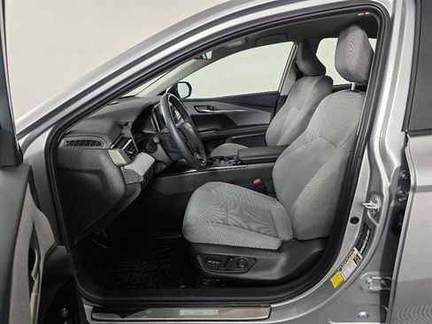Used 2025 Toyota Camry LE w/ Convenience Package image 22