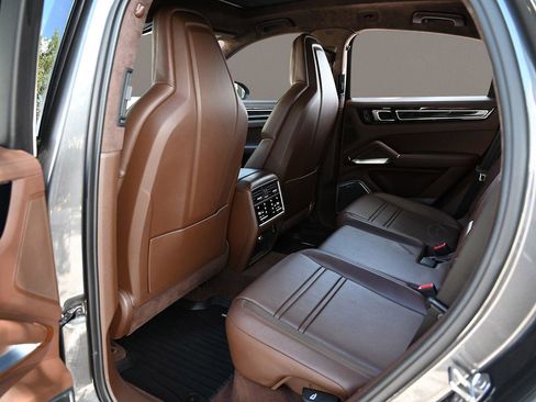 Used 2023 Porsche Cayenne Turbo S image 29