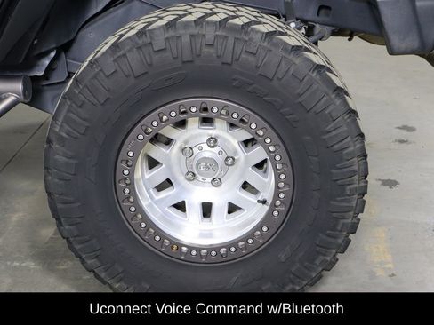 Used 2017 Jeep Wrangler Unlimited Sahara image 33