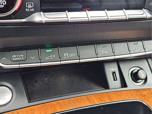 Used 2023 Audi Q5 e Premium Plus w/ Premium Plus Package image 20