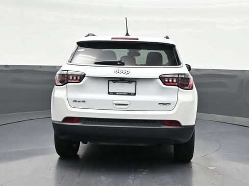 Used 2024 Jeep Compass Latitude AWD/4WD image 4