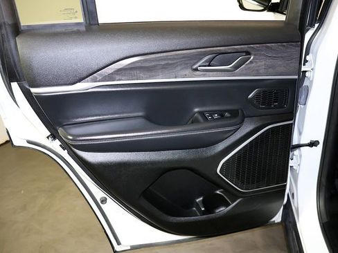 Used 2022 Jeep Grand Cherokee Limited AWD/4WD image 27