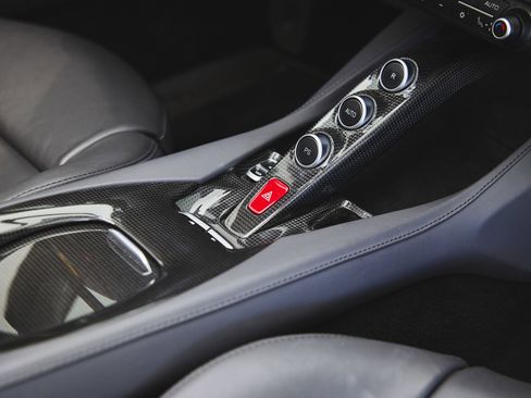 Used 2019 Ferrari Portofino image 37