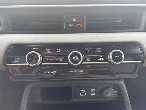 Used 2023 Honda Pilot LX image 16
