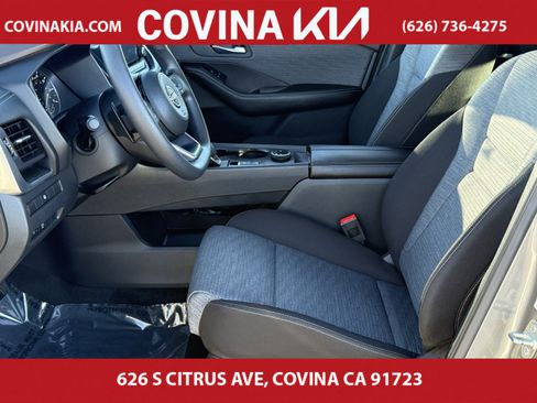 Used 2023 Nissan Rogue SV image 14