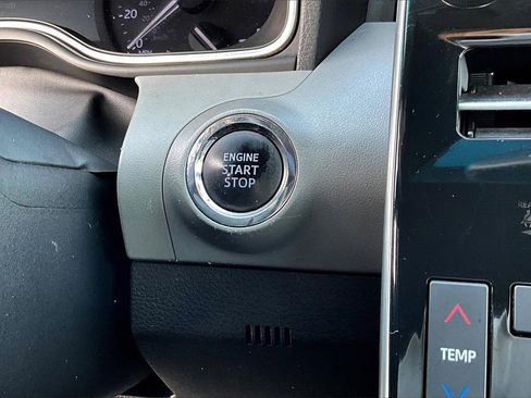 Used 2019 Toyota Avalon XLE image 26