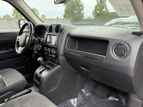 Used 2012 Jeep Patriot Latitude FWD image 19