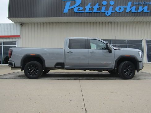 Used 2025 GMC Sierra 2500 AT4 w/ Technology Package AWD/4WD image 2