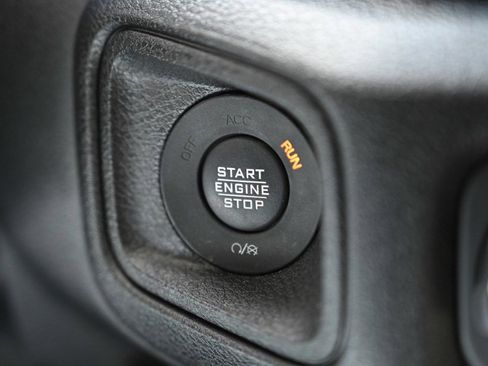 Used 2024 Jeep Wrangler Unlimited AWD/4WD image 32