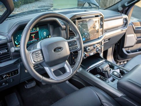 Used 2025 Ford F150 Lariat AWD/4WD image 17