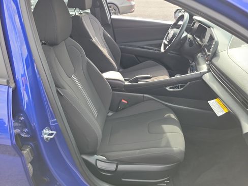 Certified 2025 Hyundai Elantra Sport image 18