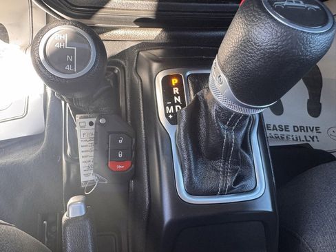 Used 2025 Jeep Gladiator Sport image 8