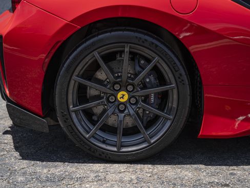 Used 2019 Ferrari 488 Pista Coupe RWD image 13