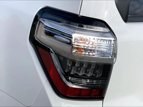 Used 2022 Toyota 4Runner SR5 Premium w/ Moonroof Package AWD/4WD image 29