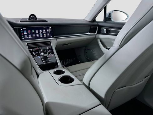 Certified 2023 Porsche Panamera 4 Platinum Edition AWD/4WD image 26