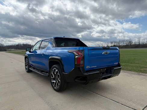 Used 2025 Chevrolet Silverado EV RST image 9