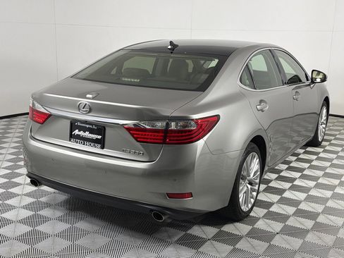Used 2015 Lexus ES 350 w/ Ultra Luxury Package FWD image 5