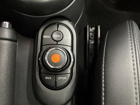 Used 2019 MINI Cooper S image 18