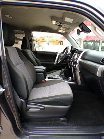 Used 2020 Toyota 4Runner SR5 AWD/4WD image 27