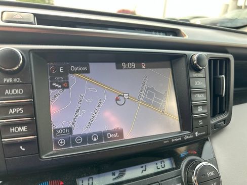 Used 2018 Toyota RAV4 XLE AWD/4WD image 16