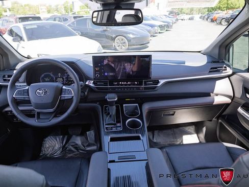 Used 2025 Toyota Sienna XSE FWD image 34