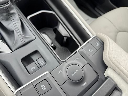 Used 2025 Toyota Grand Highlander Limited image 24