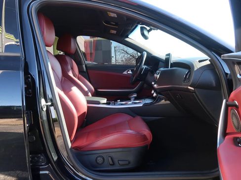 Used 2018 Kia Stinger GT2 image 25