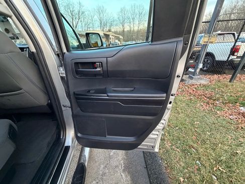 Used 2015 Toyota Tundra SR image 17
