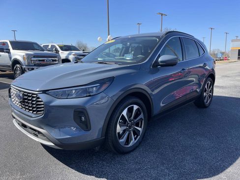 Used 2025 Ford Escape Platinum w/ Premium Technology Package image 8