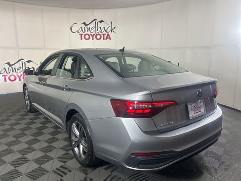 Used 2024 Volkswagen Jetta SE image 4