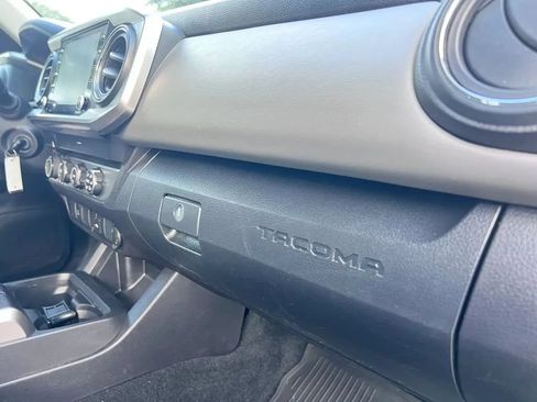 Used 2022 Toyota Tacoma SR5 w/ SR5 Appearance Package (SM) AWD/4WD image 28