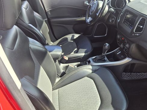 Used 2019 Jeep Compass Latitude w/ Safety & Security Group FWD image 17