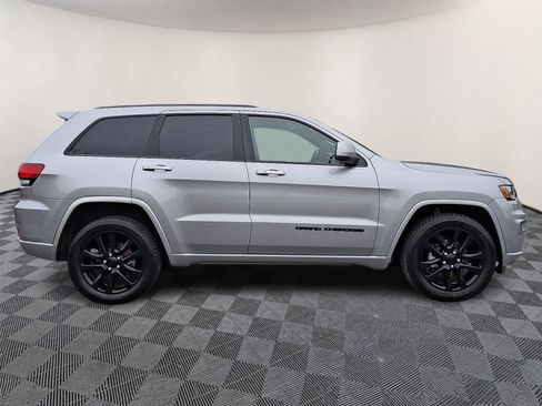 Used 2018 Jeep Grand Cherokee Altitude AWD/4WD image 7