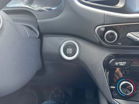 Used 2019 Hyundai Ioniq Plug-In Hybrid image 25