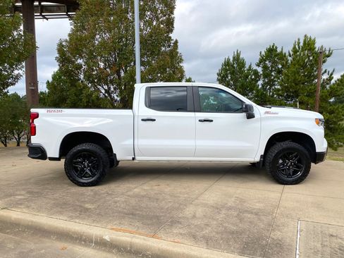 Used 2024 Chevrolet Silverado 1500 LT Trail Boss w/ Convenience Package II image 7