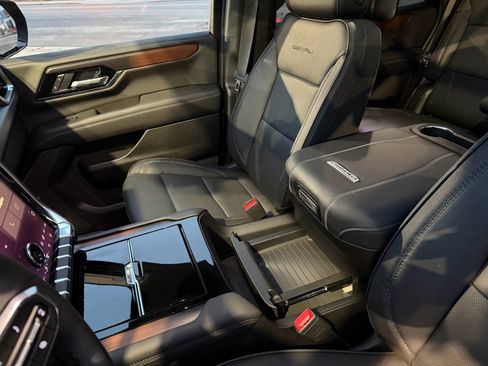 Used 2026 GMC Yukon Denali w/ Denali Reserve Package image 26