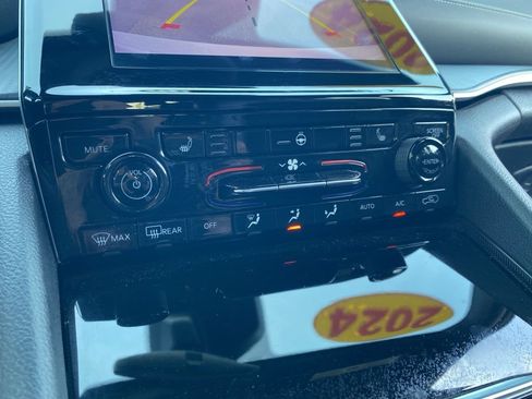 Used 2024 Jeep Grand Cherokee L Altitude image 47