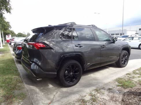 Used 2022 Toyota RAV4 XSE AWD/4WD image 5