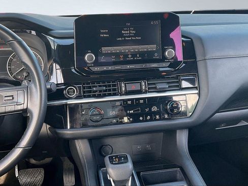 Certified 2024 Nissan Pathfinder SV image 7