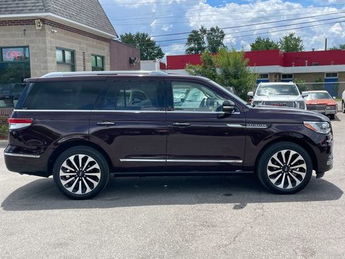 Used 2023 Lincoln Navigator Reserve AWD/4WD image 4