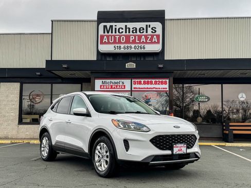 Used 2020 Ford Escape SE image 2