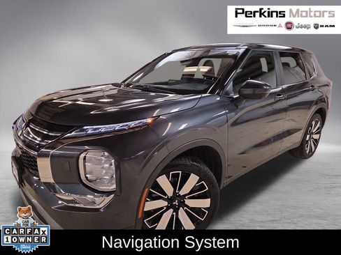 Used 2025 Mitsubishi Outlander SE image 1