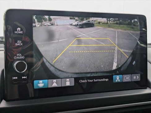 New 2025 Honda Pilot Touring image 13