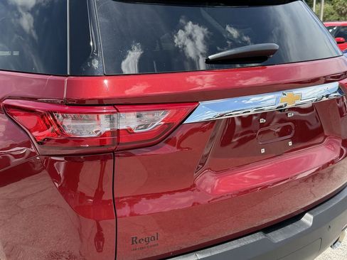 Used 2021 Chevrolet Traverse LT w/ LPO, Floor Liner Package AWD/4WD image 11