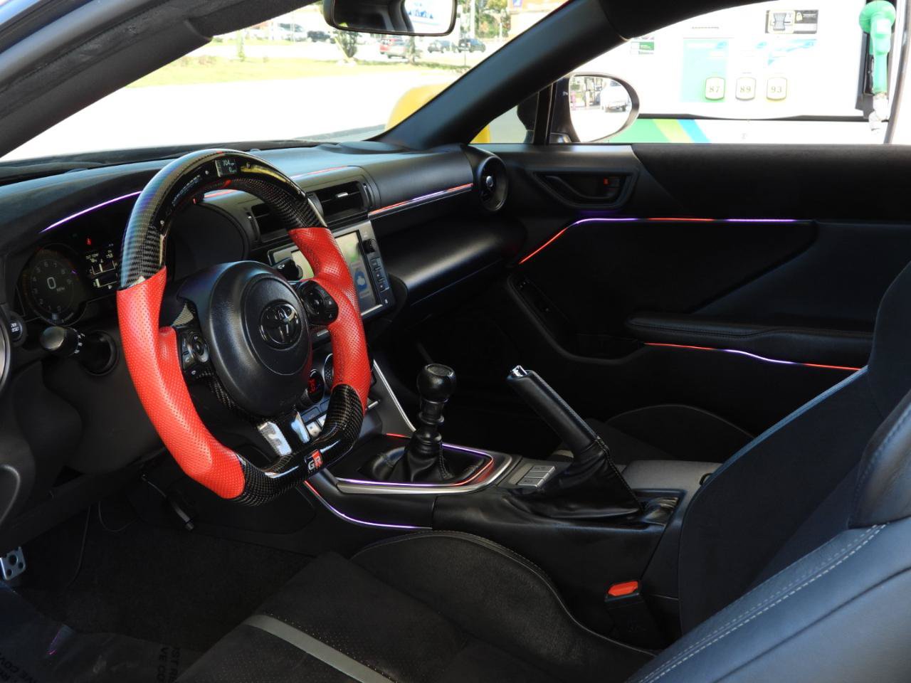 Used 2025 Toyota GR86 Premium w/ ALL Weather Mat Package (TMS) RWD image 3