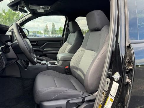 Certified 2025 Toyota Tacoma SR5 AWD/4WD image 13