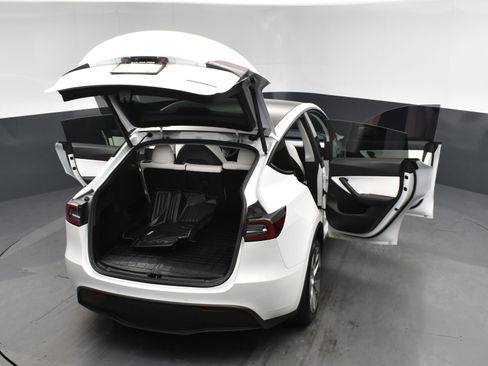 Used 2021 Tesla Model Y Long Range AWD/4WD image 22