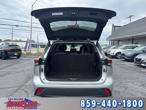 Used 2024 Toyota Highlander LE AWD/4WD image 21