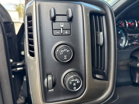 Used 2018 Chevrolet Silverado 1500 High Country AWD/4WD image 37